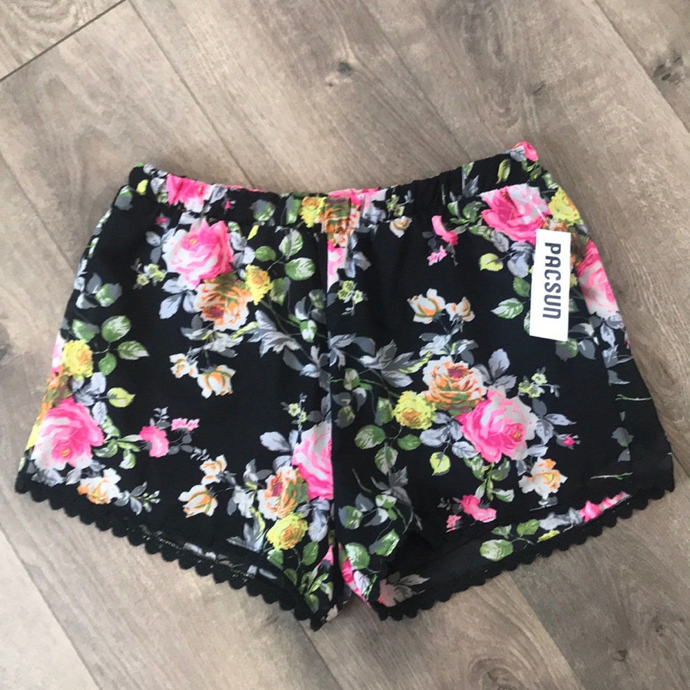 LA Hearts Summer Short